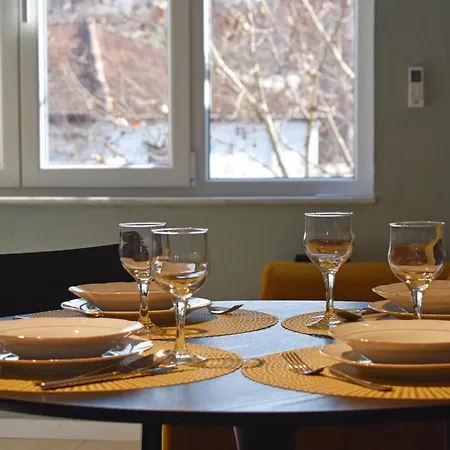 Fit Five Apartment
