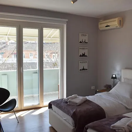 Fit Five Apartment *