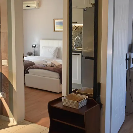 Fit Five Apartment